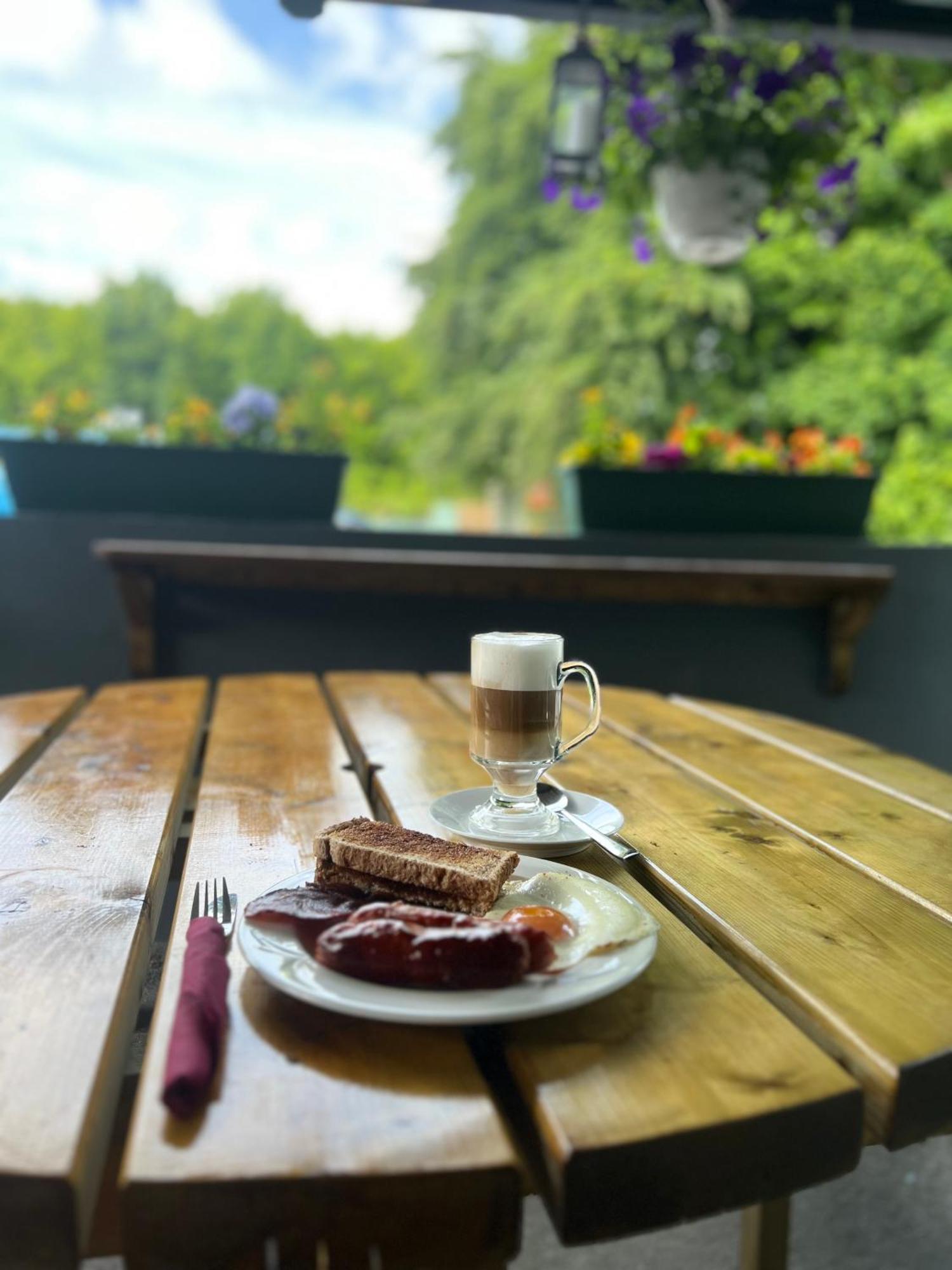 The Coach House Inn Moycullen Kültér fotó